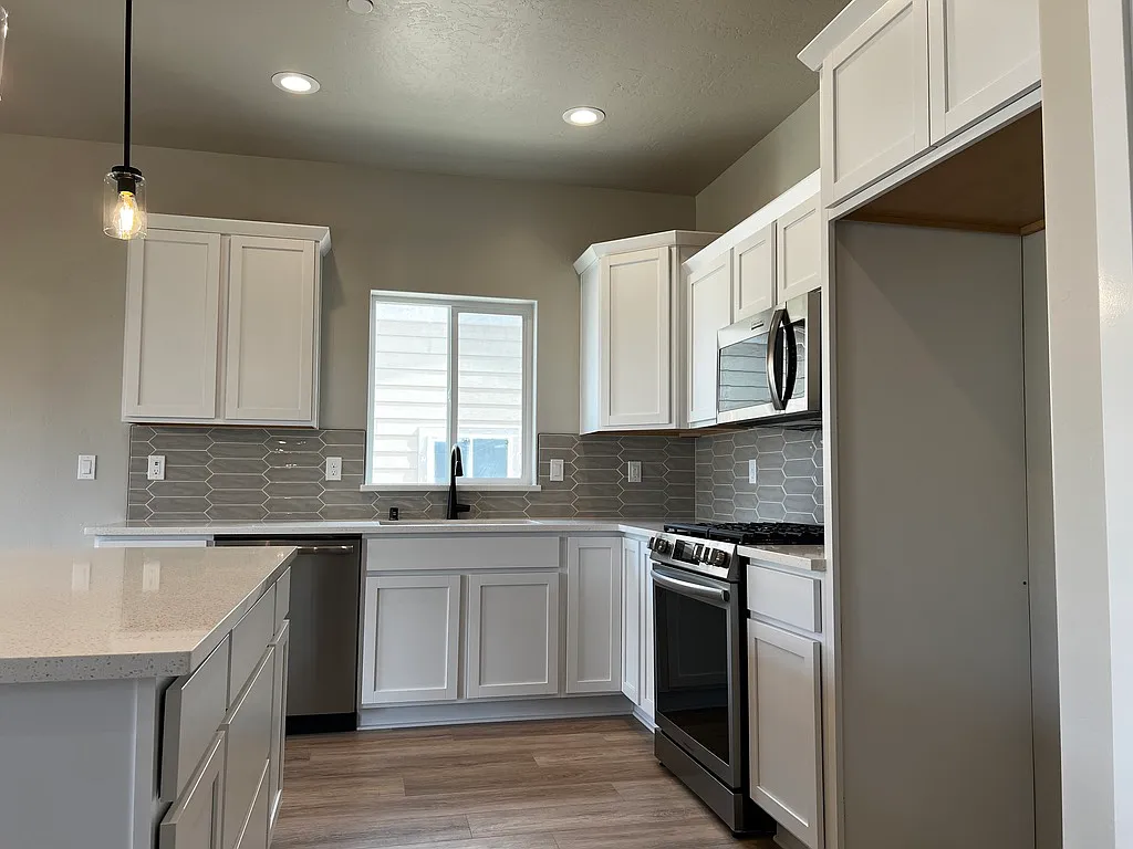 3 bed, 1438 sqft, $3,000 — Photo 3