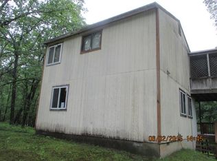 4115 Bear Cub Ct, Bushkill, PA 18324