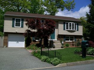 3 Millington Ave, Hewitt, NJ 07421