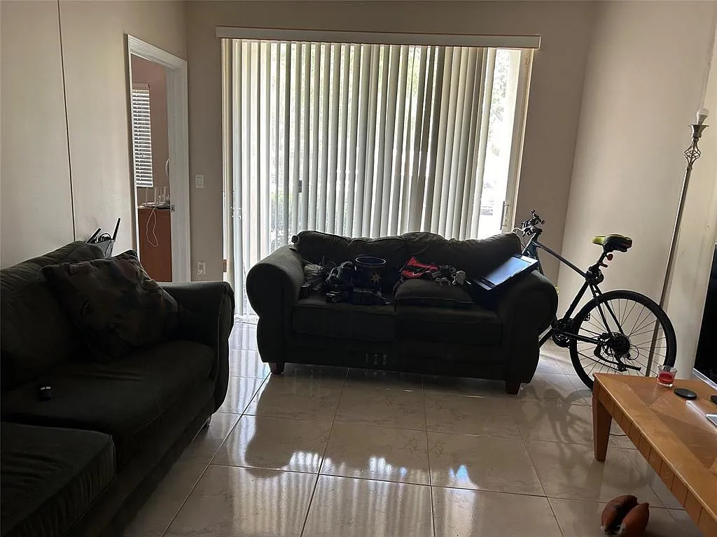 2 bed, 2.0 bath, 1061 sqft, $2,400 — Photo 3