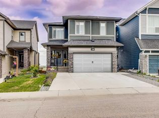 247 W Hillcrest Hts SW, Airdrie, AB T4B3Z2