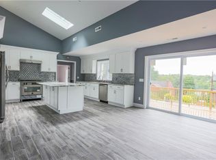 32 Grandview Dr, Mahopac, NY 10541