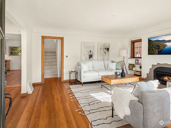 2nd image of 2506 Nob Hill Avenue N