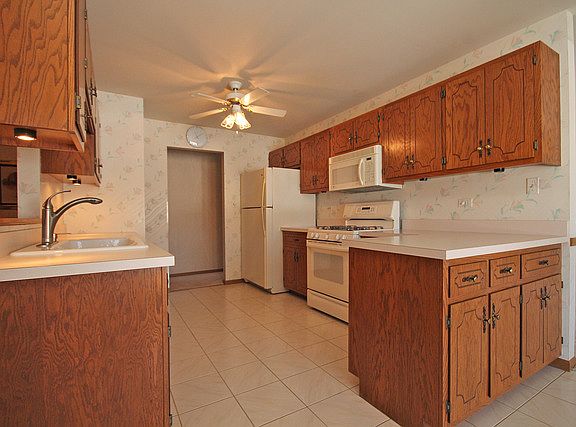 5th image of 9830 Terrace Ct E