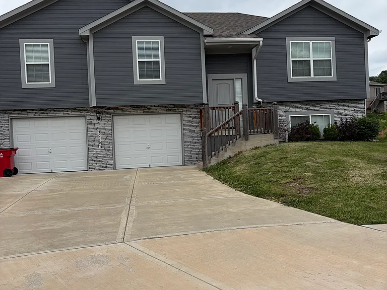 20201 E 23rd Terrace Ct S — Photo 1