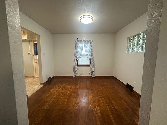 4th image of 427 Fell St