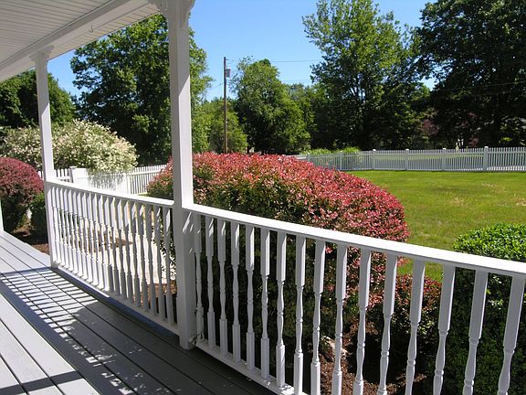 4th image of 16 Cedar Knoll Ln