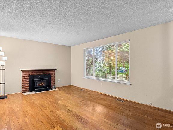 5th image of 1122 39th Court SE