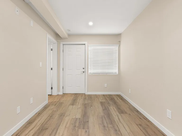 Tyler Arms Apartments - Riverside, CA — Photo 75