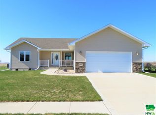 1502 Country Club Dr, Elk Point, SD 57025