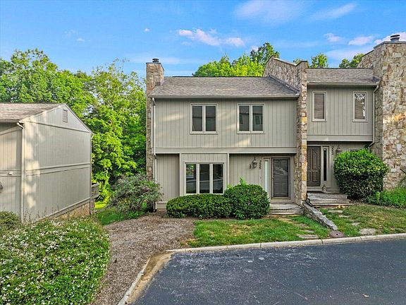 2nd image of 3555 Londonderry Ln