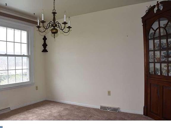 5th image of 536 W Washington St