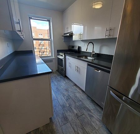 5th image of 110-45 Queens Blvd #6X