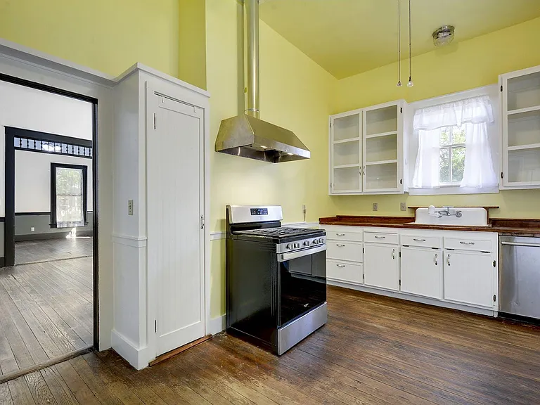 304 Olive St — Photo 11