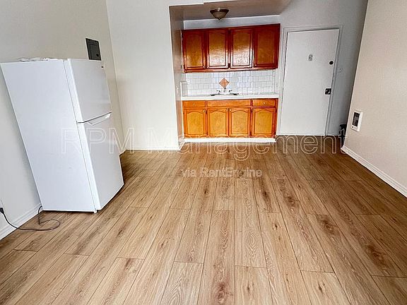 3rd image of 619 S Normandie Ave APT 18