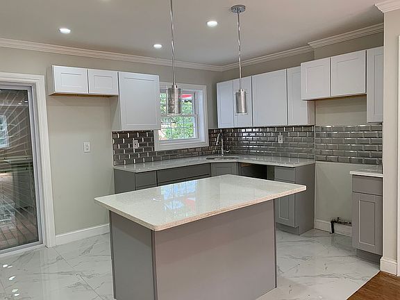 4th image of 3956 De Reimer Ave