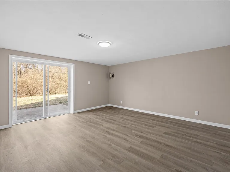 15 Manor Dr #1 — Photo 8