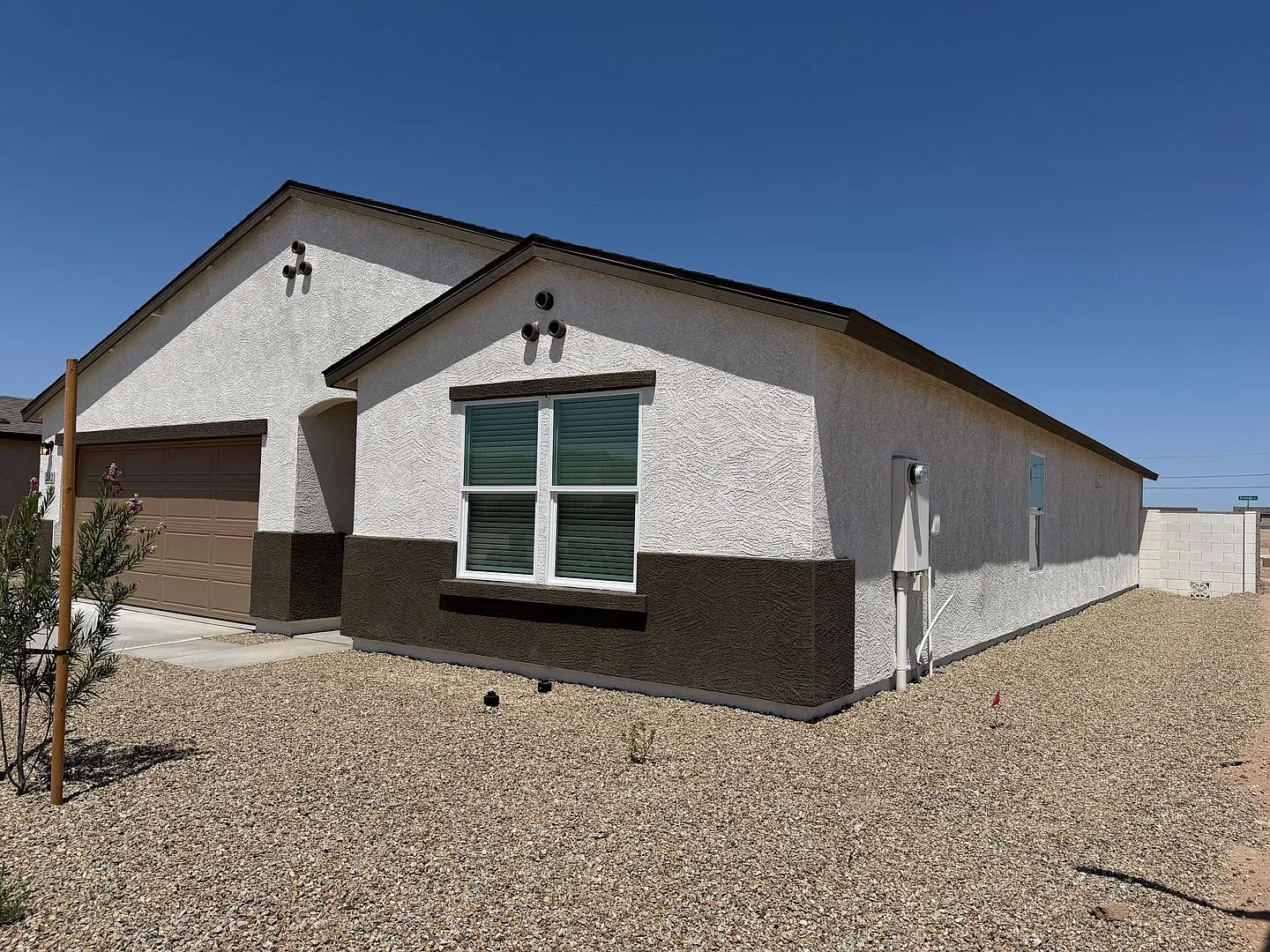 Newly Built 4 Bedroom 2 Bath in Coolidge — Photo 2