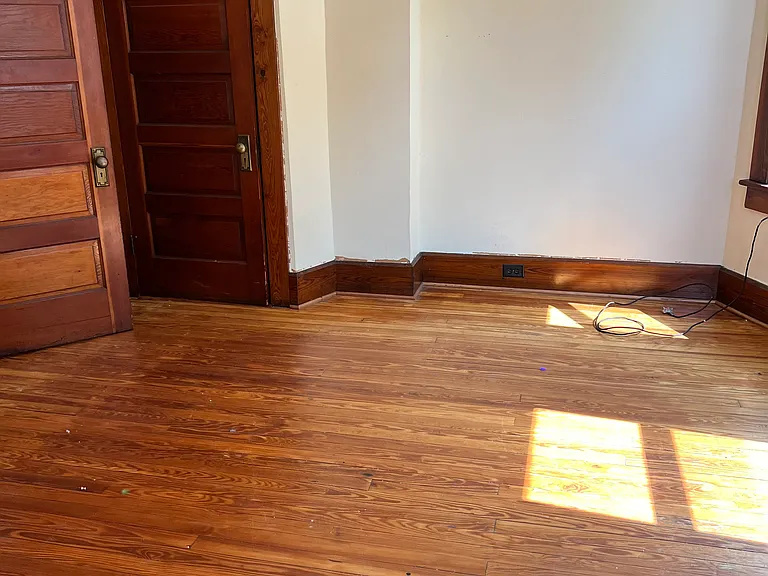 304 Waverly Ter — Photo 2