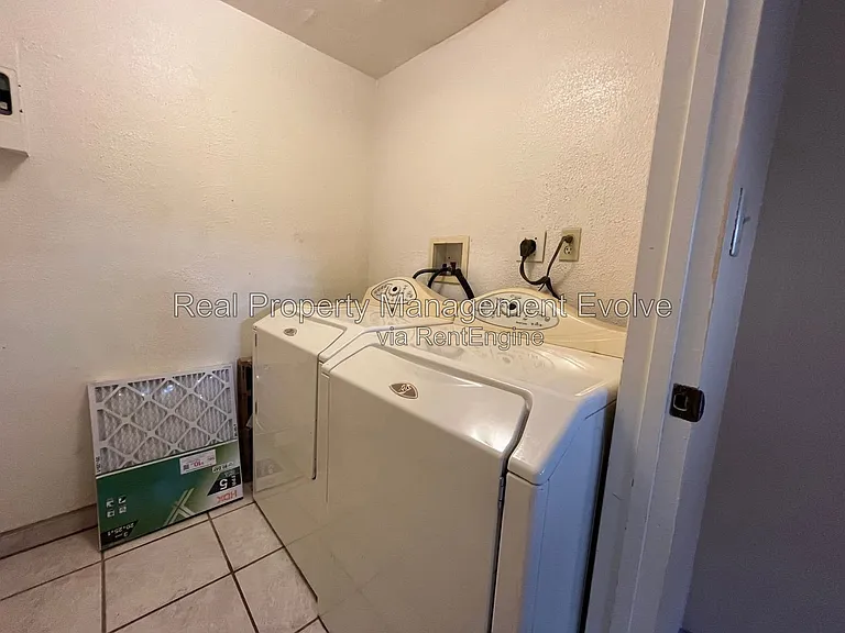 8916 N 11th St #A — Photo 13