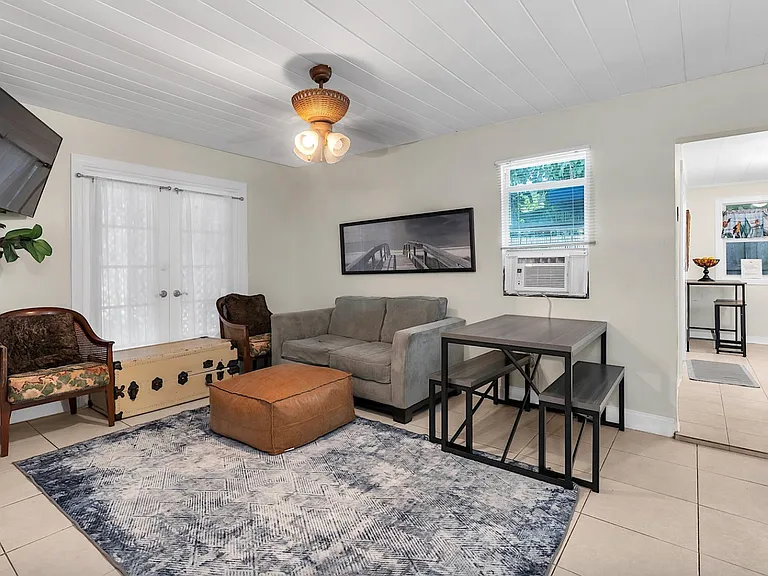 909B N Palmway — Photo 1