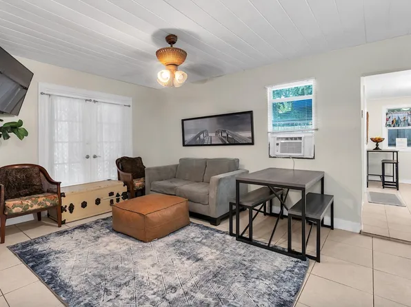 909B N Palmway, Lake Worth, FL 33460