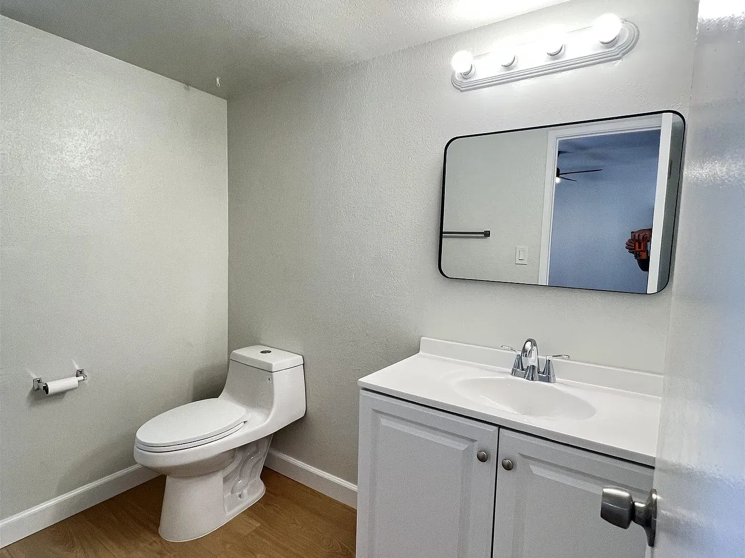 3 bed, 1.5 bath, 1136 sqft, $3,000 — Photo 3