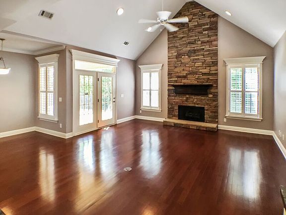 4th image of 4215 Midway Ln