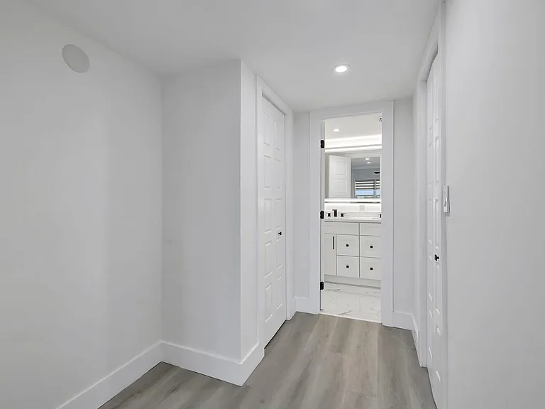 3050 N Palm Aire Dr #704 — Photo 14