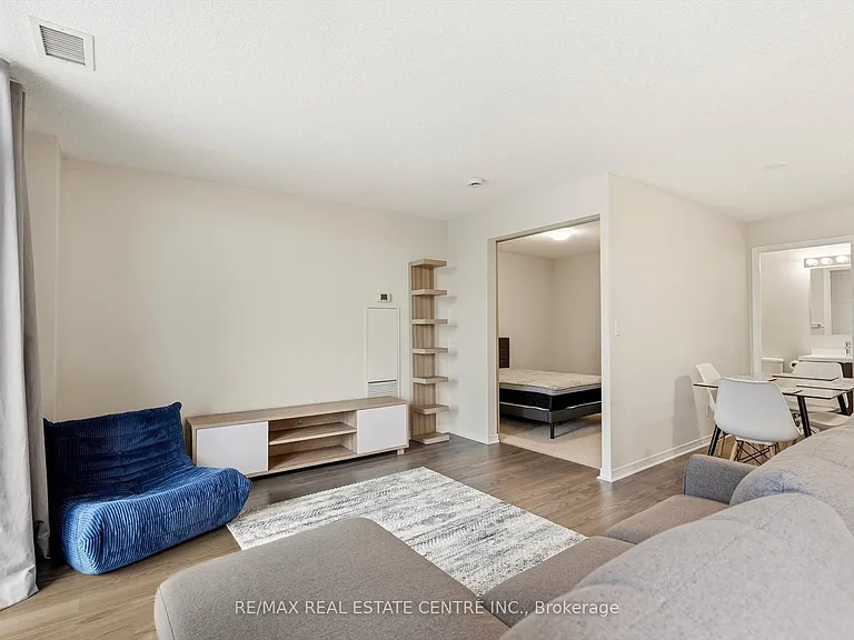 352 Front St W #1010 — Photo 17