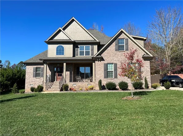 1908 Breeze Point Ct, Whitsett, NC 27377