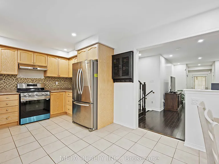 210 Cabin Trail Cres — Photo 11