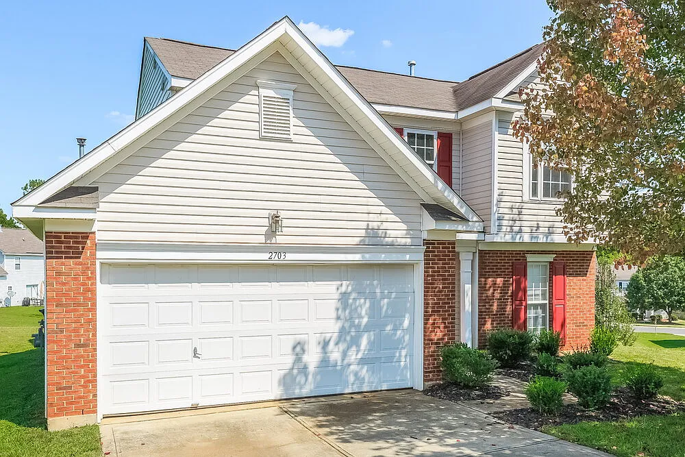 3 bed, 2.5 bath, 1424 sqft, $2,075 — Photo 2