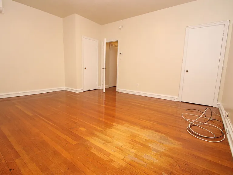 318 S 15th St #2F — Photo 5