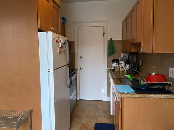 2nd image of 6 Sutherland Rd APT 22