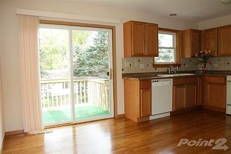 Dining area with sliders to deck