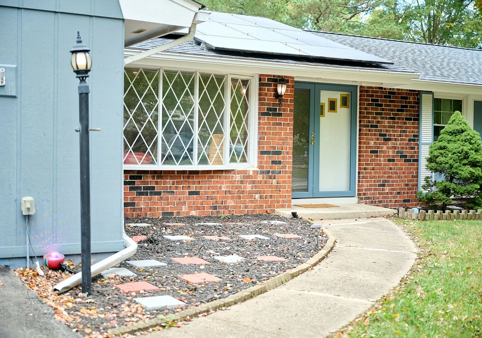 Spacious 4BR/2BA Furnished Home w/ Utilities, Mini Gym & Large Fenced Yard Pinefield, Waldorf MD — Photo 1