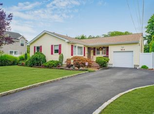 40A Greenwood Ave, East Islip, NY 11730