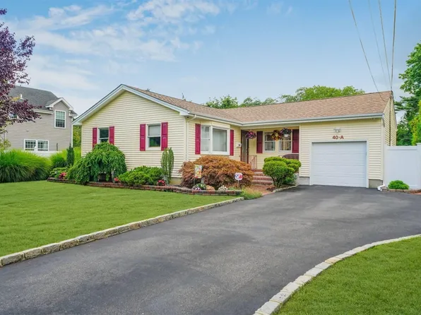 40A Greenwood Avenue, East Islip, NY 11730