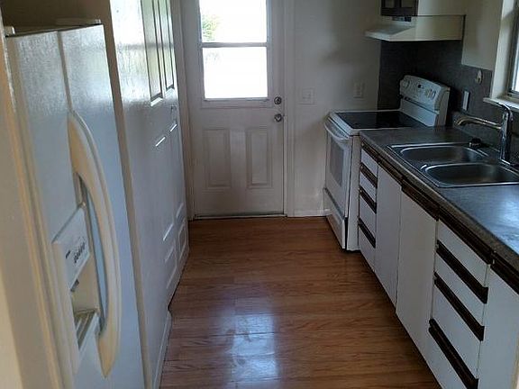 3rd image of 17291 1st St