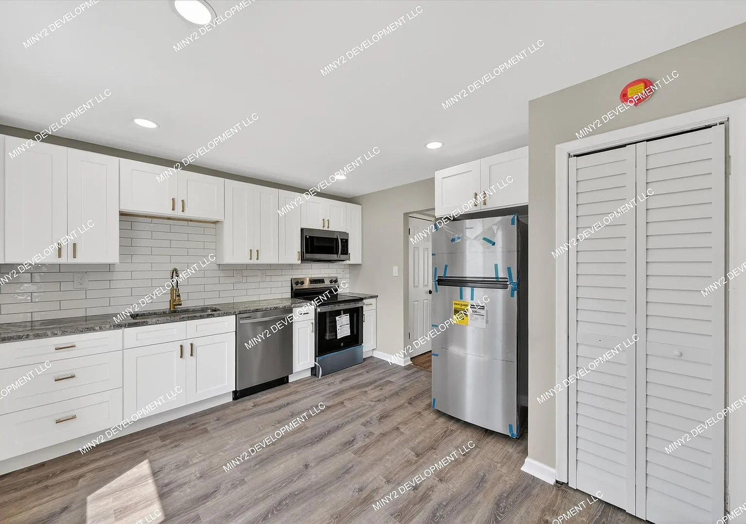 Fully Renovated 3-Bedroom Bungalow in Warren — Photo 2