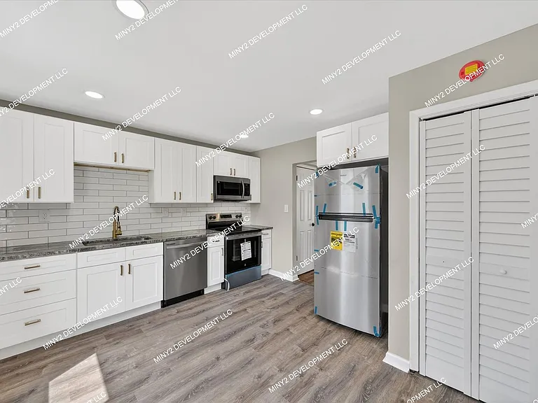 24273 Lauren Ave — Photo 2