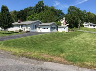 4 Flower Ln, Marcellus, NY 13108