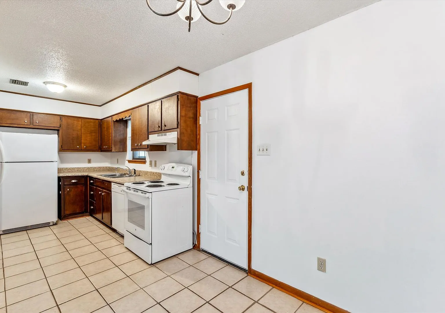 Move in Ready! — Photo 4
