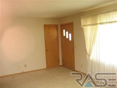 3rd image of 611 W Luverne St