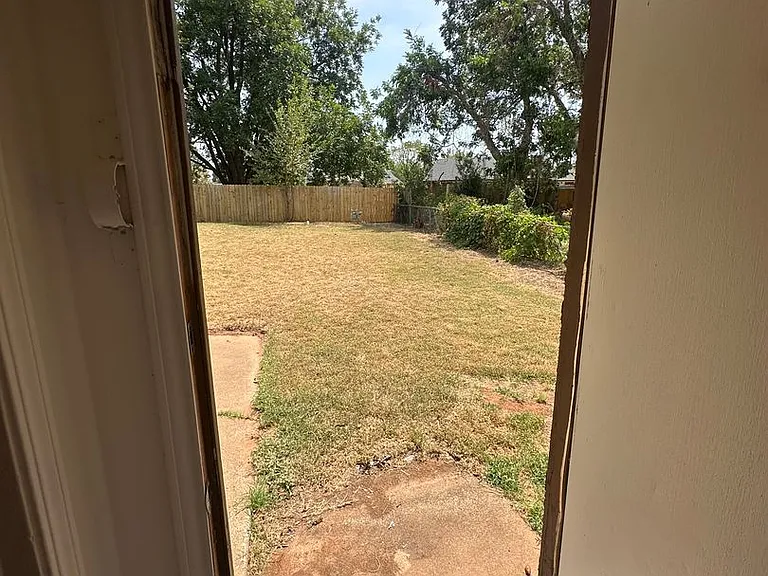 3904 Overland Dr — Photo 15