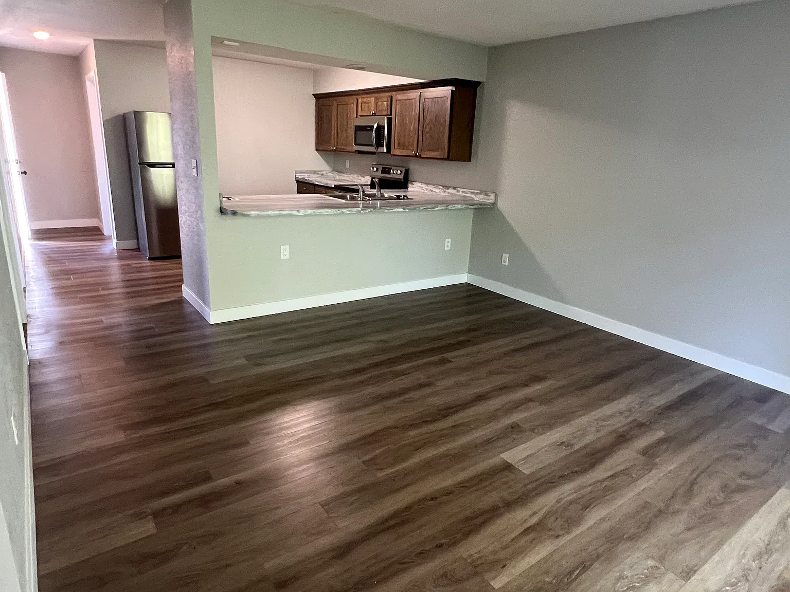 3 bed, 1000 sqft, $1,350 — Photo 1