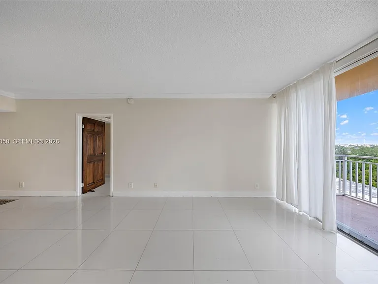 2450 NE 135th St #1006 — Photo 8