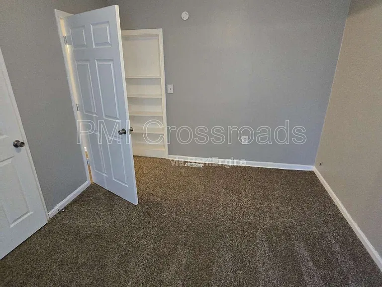 153 S Cypress Ave — Photo 50