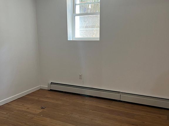 4th image of 31 Bay 49th St Floor 1